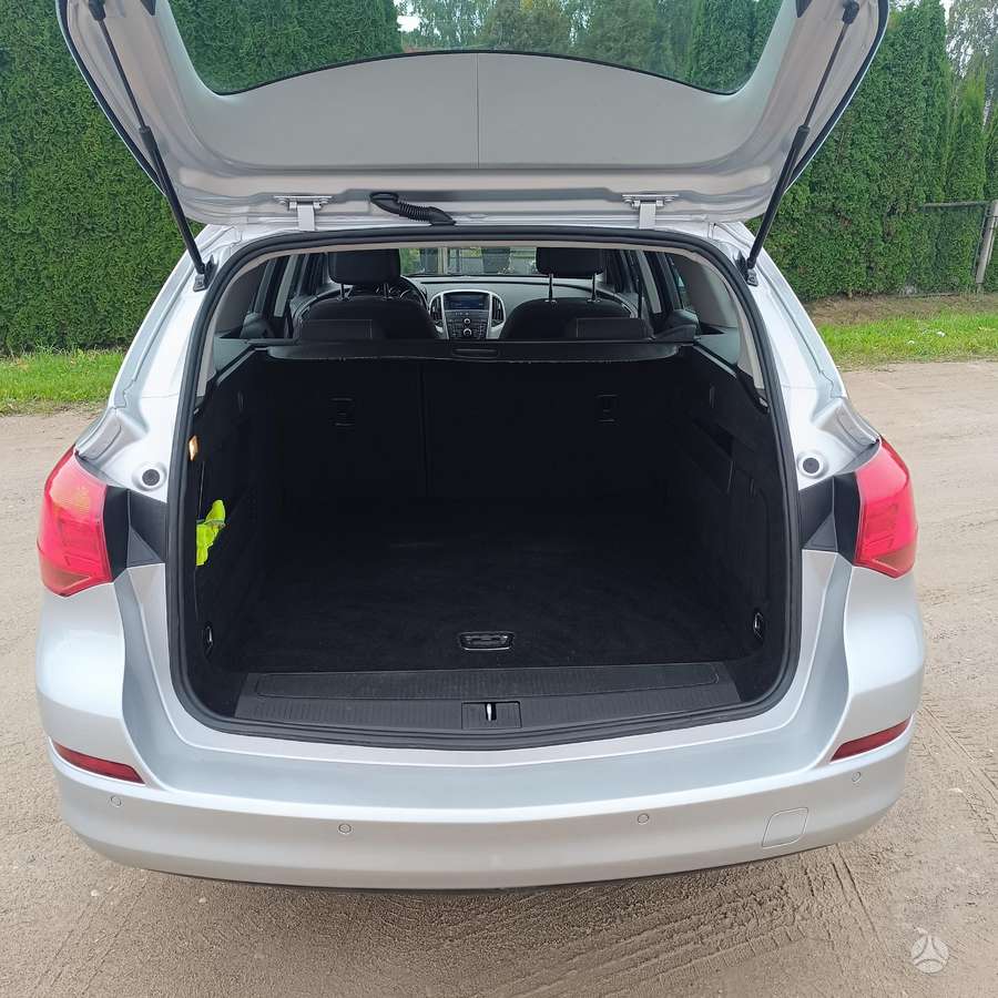 Opel Astra 2012 — photo 8