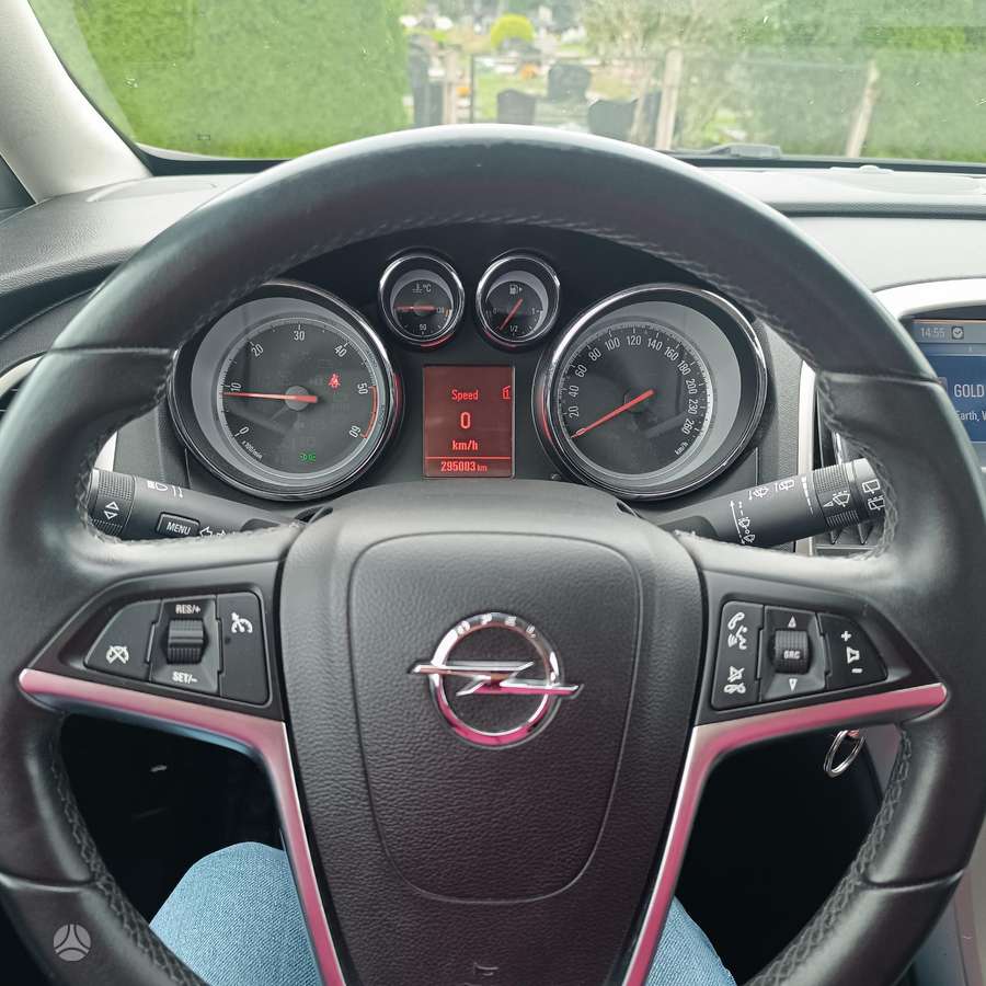 Opel Astra 2012 — photo 9