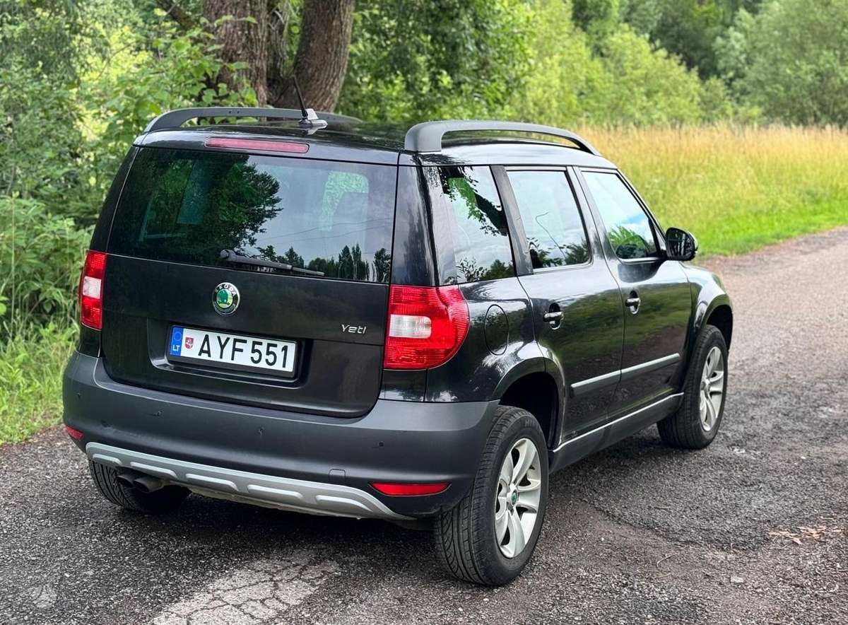 Skoda Yeti 2013 — rear view