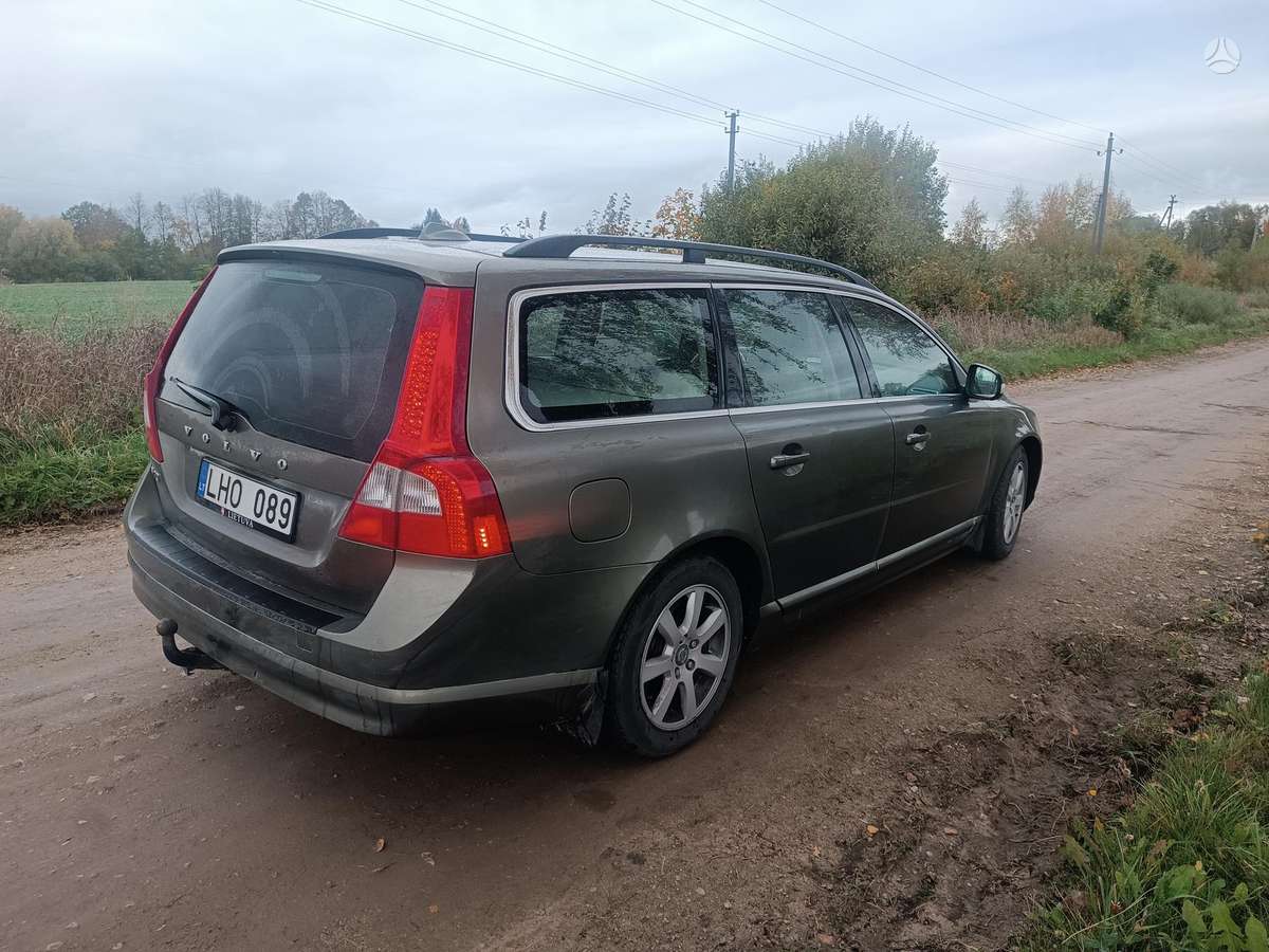 Volvo V70 2010 — салон