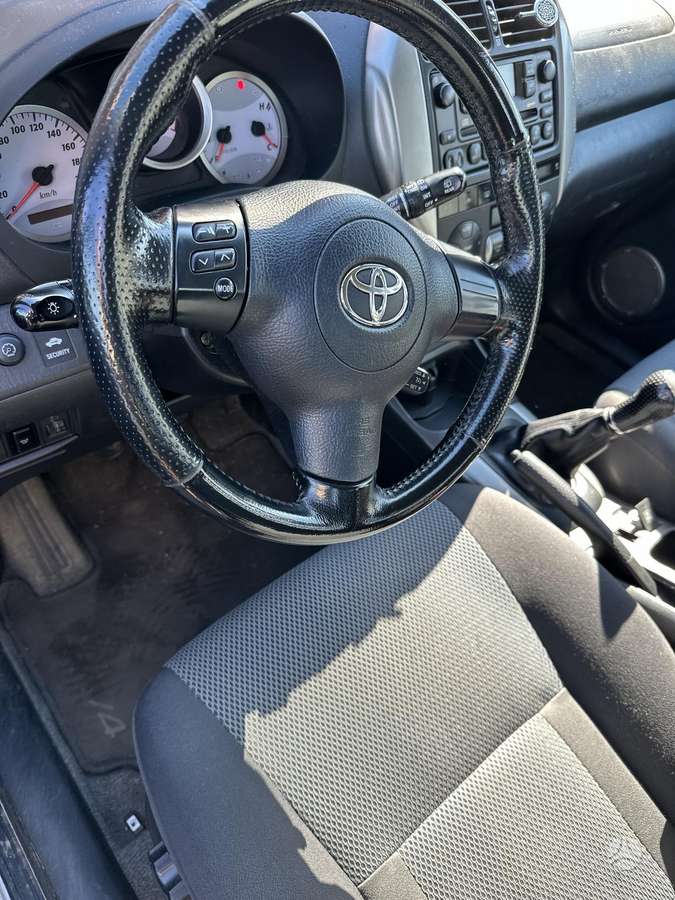 Toyota RAV4 2005 — photo 10
