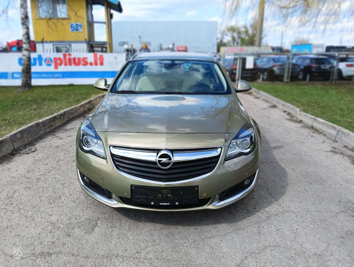 Opel Insignia 2015 — rear view