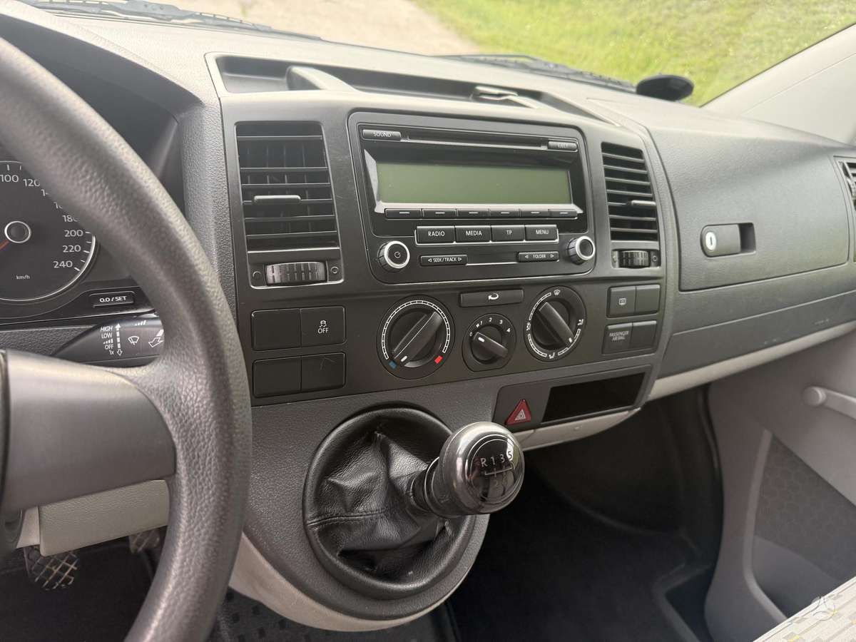 Volkswagen Transporter 2010 — photo 10