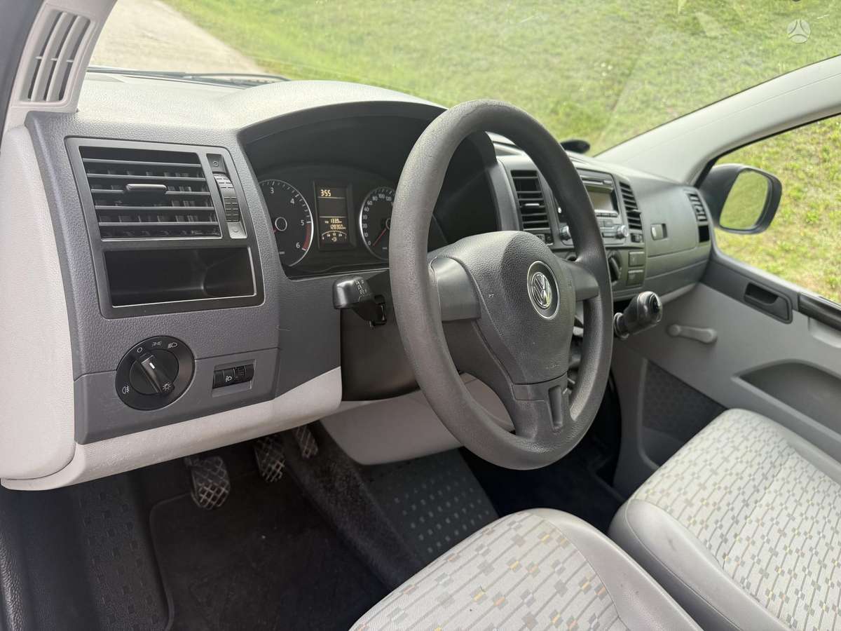 Volkswagen Transporter 2010 — photo 11