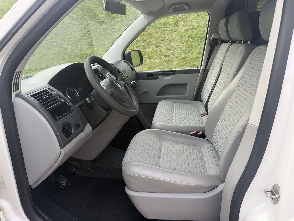 Volkswagen Transporter 2010 — photo 12