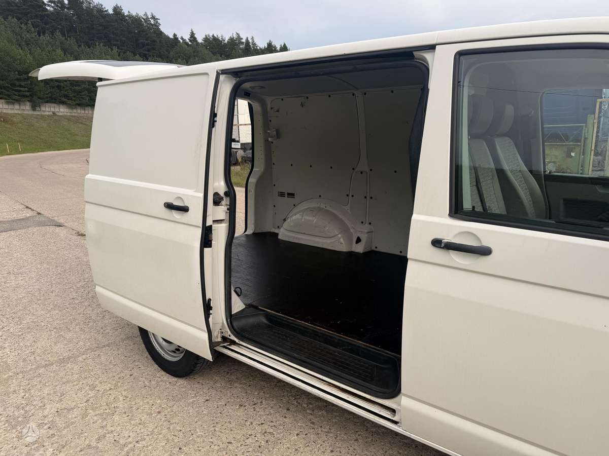 Volkswagen Transporter 2010 — photo 13
