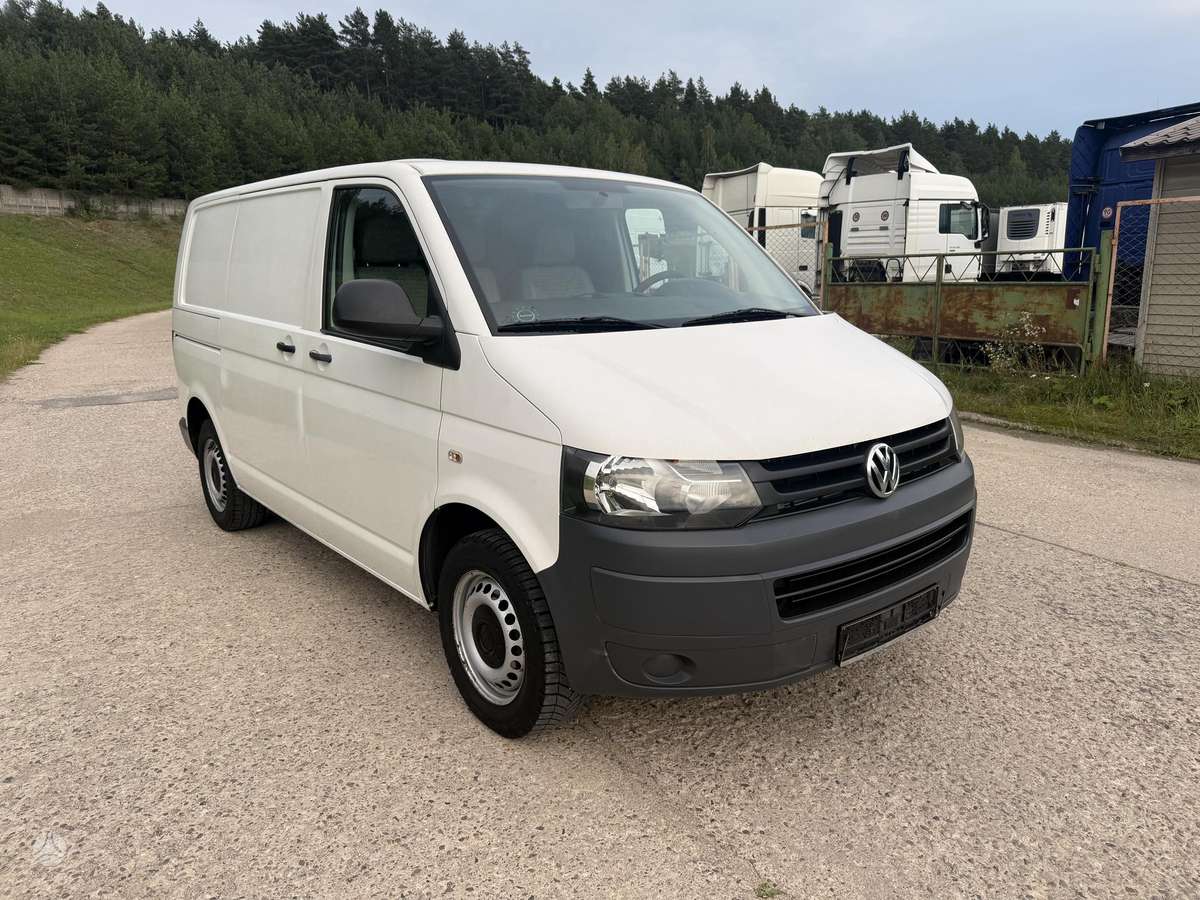 Volkswagen Transporter 2010 — rear view