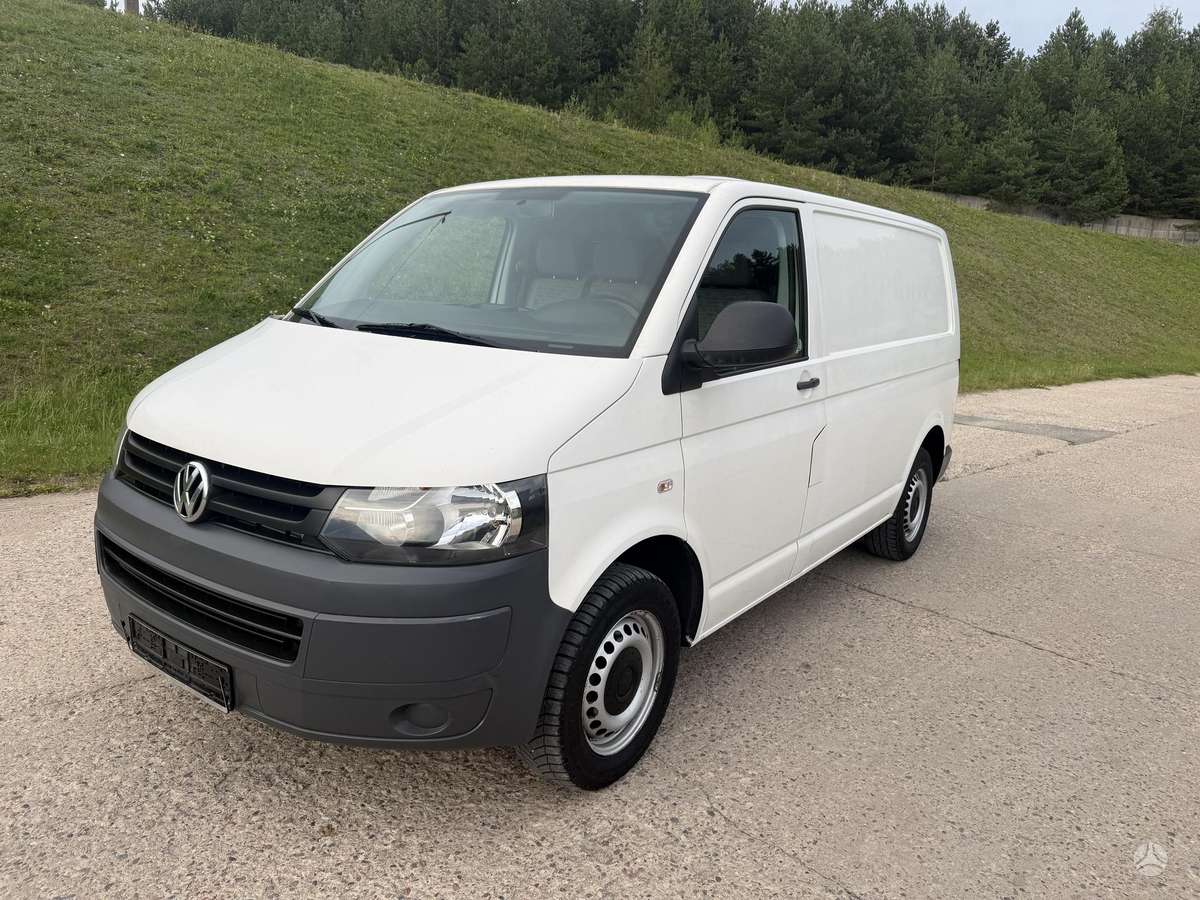Volkswagen Transporter 2010 — interior