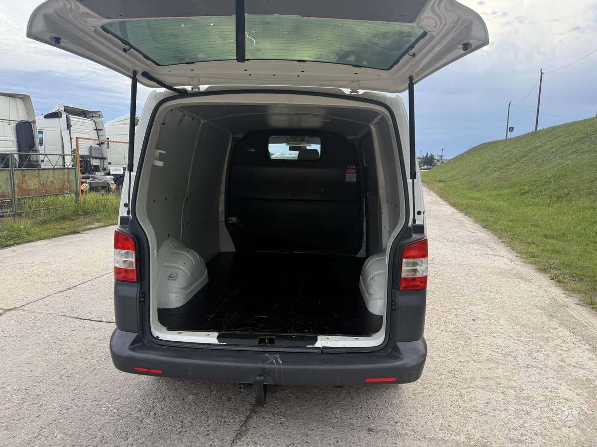 Volkswagen Transporter 2010 — photo 8