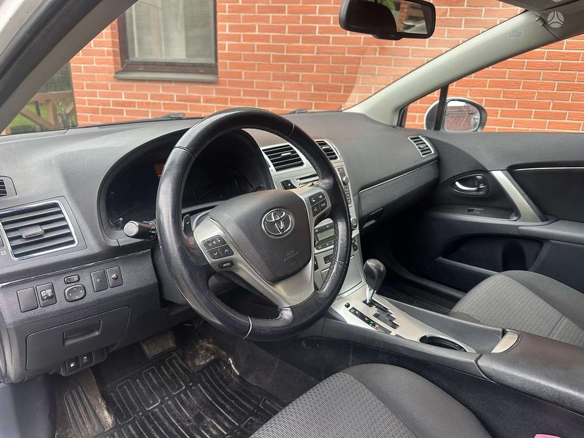 Toyota Avensis 2014 — фото 10