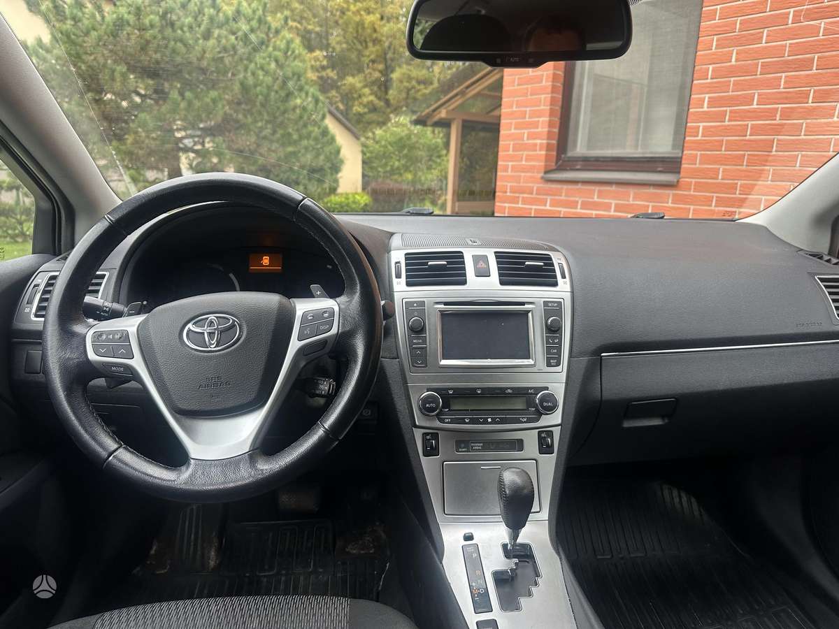 Toyota Avensis 2014 — фото 11