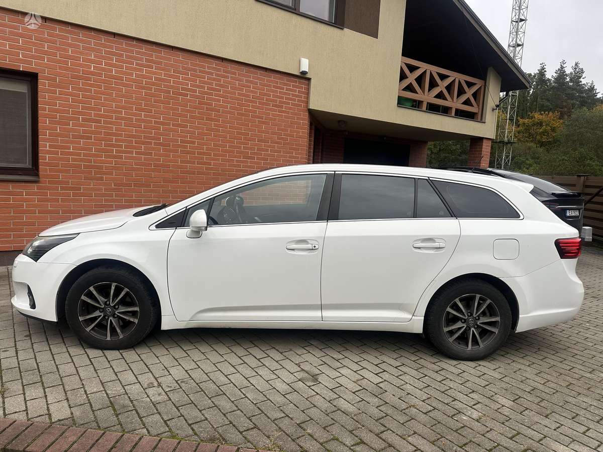 Toyota Avensis 2014 — двигун 1800 cm³, 147 HP (108kW)