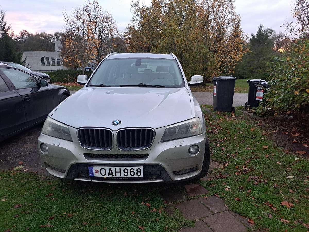 BMW X3 2011 — салон