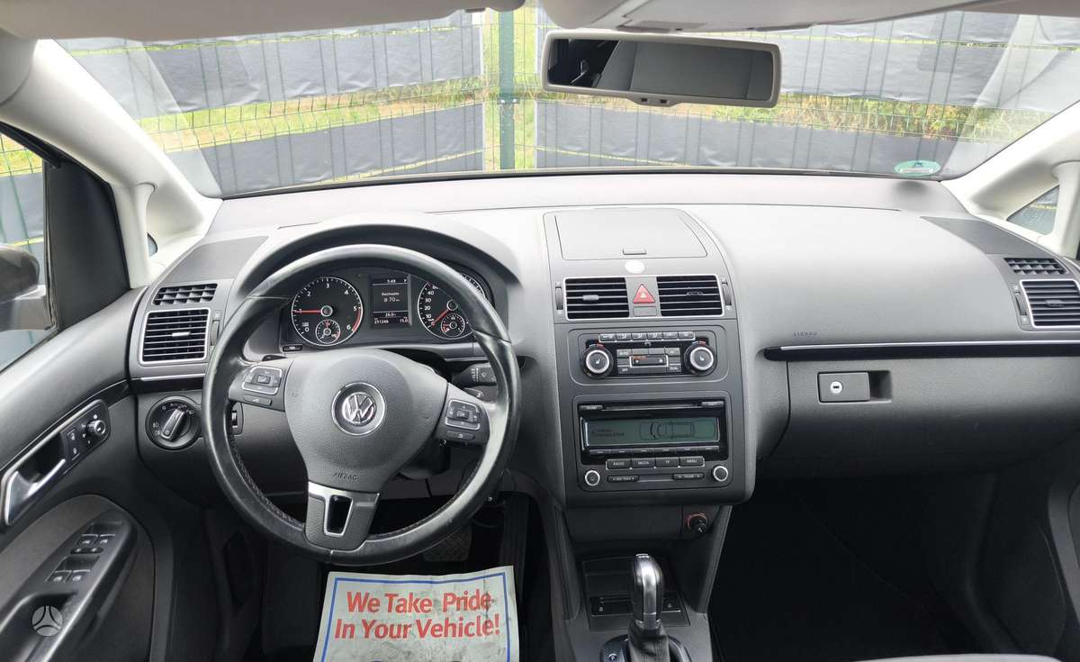 Volkswagen Touran 2011 — photo 10
