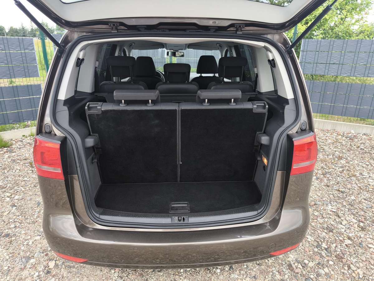 Volkswagen Touran 2011 — photo 13