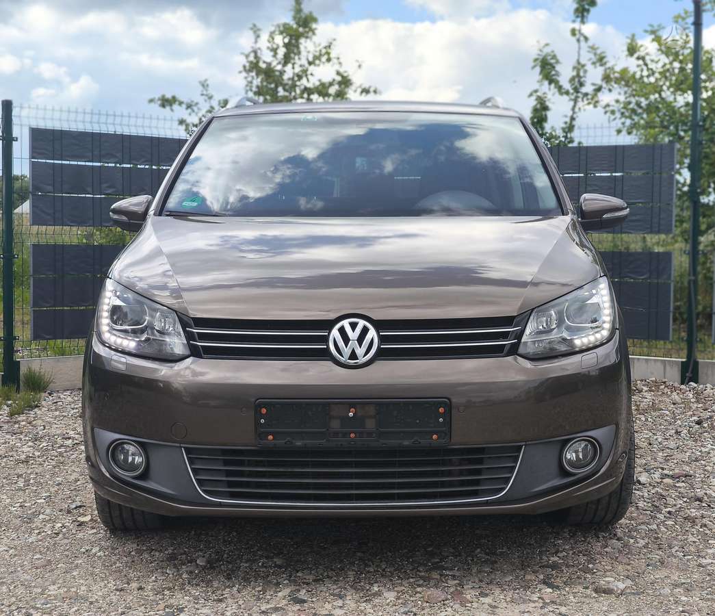 Volkswagen Touran 2011 — engine 1968 cm³, 140 HP (103kW)