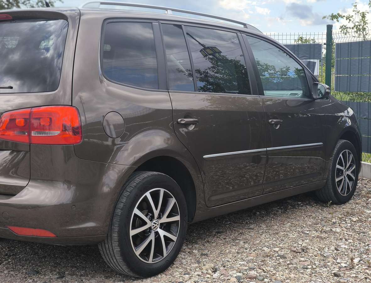Volkswagen Touran 2011 — photo 6