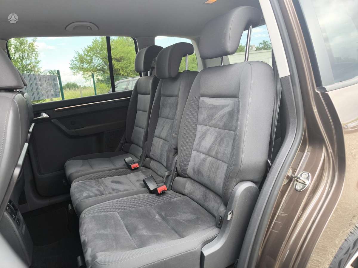 Volkswagen Touran 2011 — photo 9