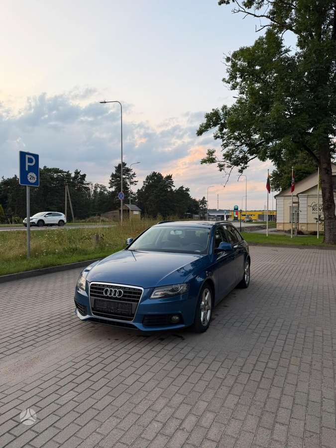 Audi A4 2009 — вигляд ззаду