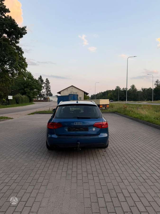 Audi A4 2009 — двигун 1968 cm³, 143 HP (105kW)