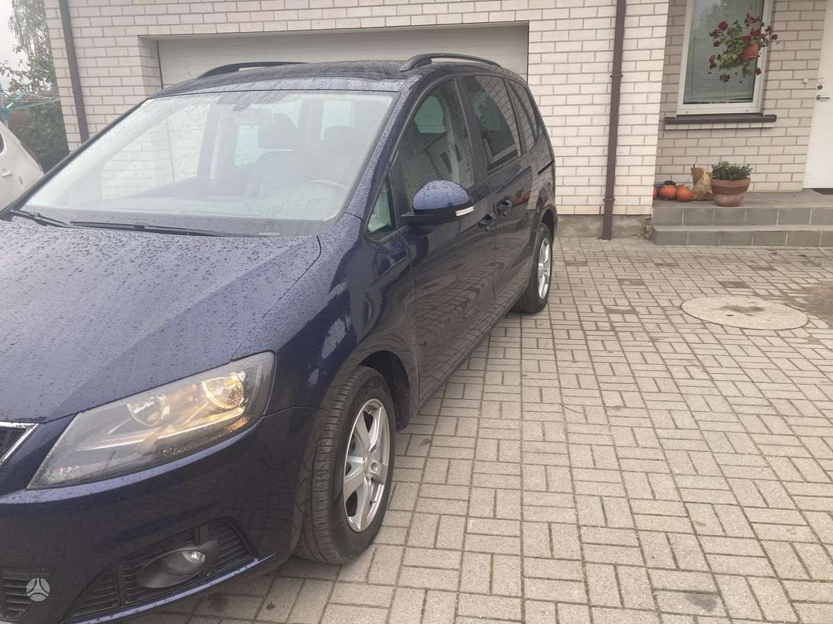 Seat Alhambra 2010 — салон