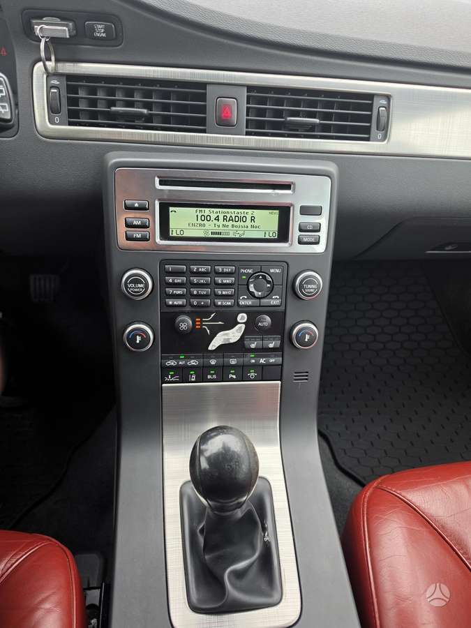 Volvo V70 2008 — photo 11