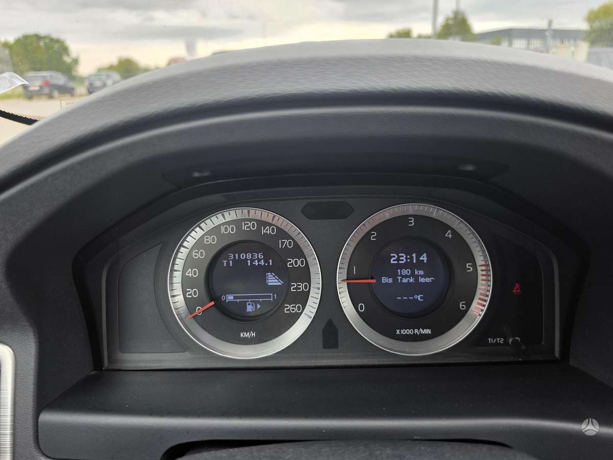 Volvo V70 2008 — photo 9