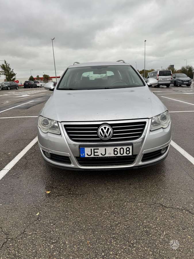 Volkswagen Passat 2010 — вигляд ззаду