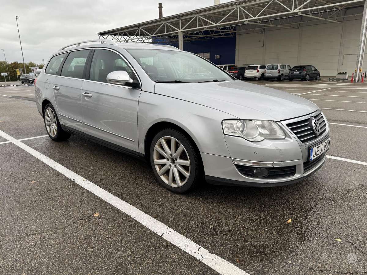 Volkswagen Passat 2010 — салон