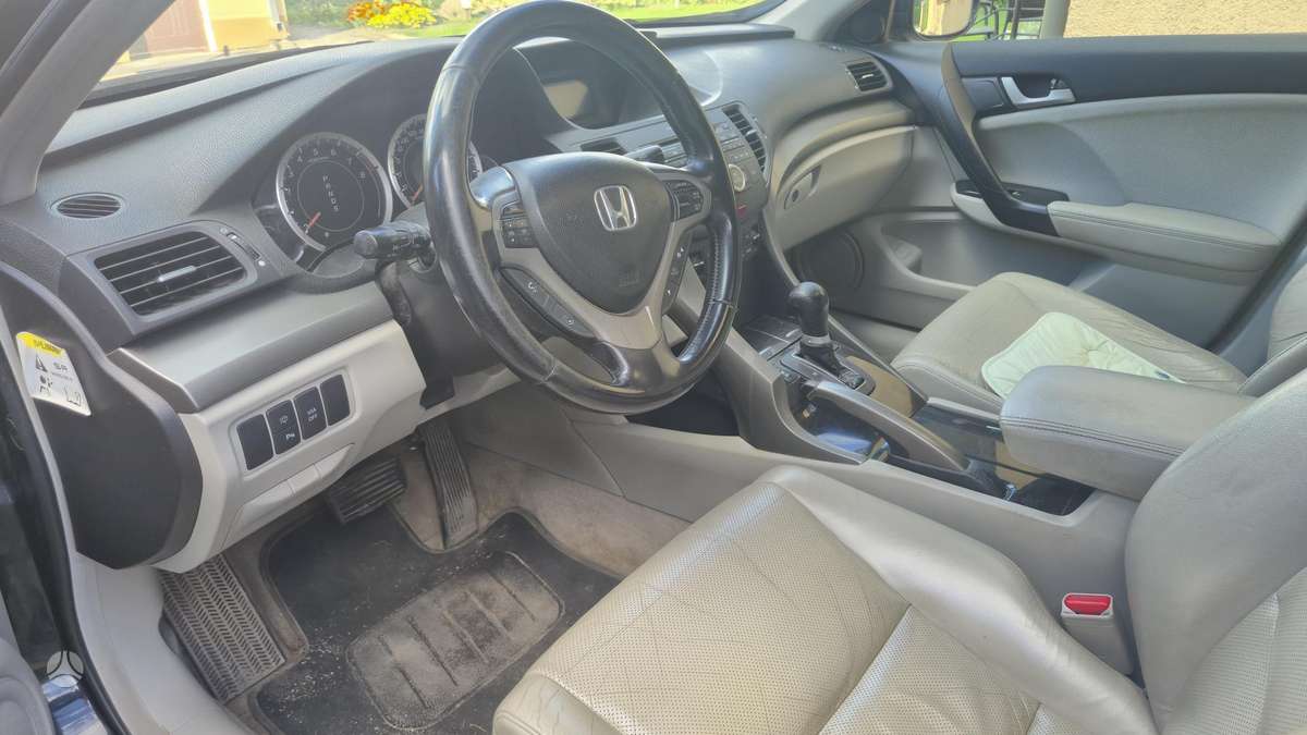Honda Accord 2010 — двигун 2354 cm³, 201 HP (148kW)