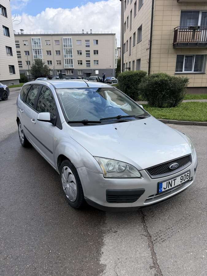 Ford Focus 2006 — салон