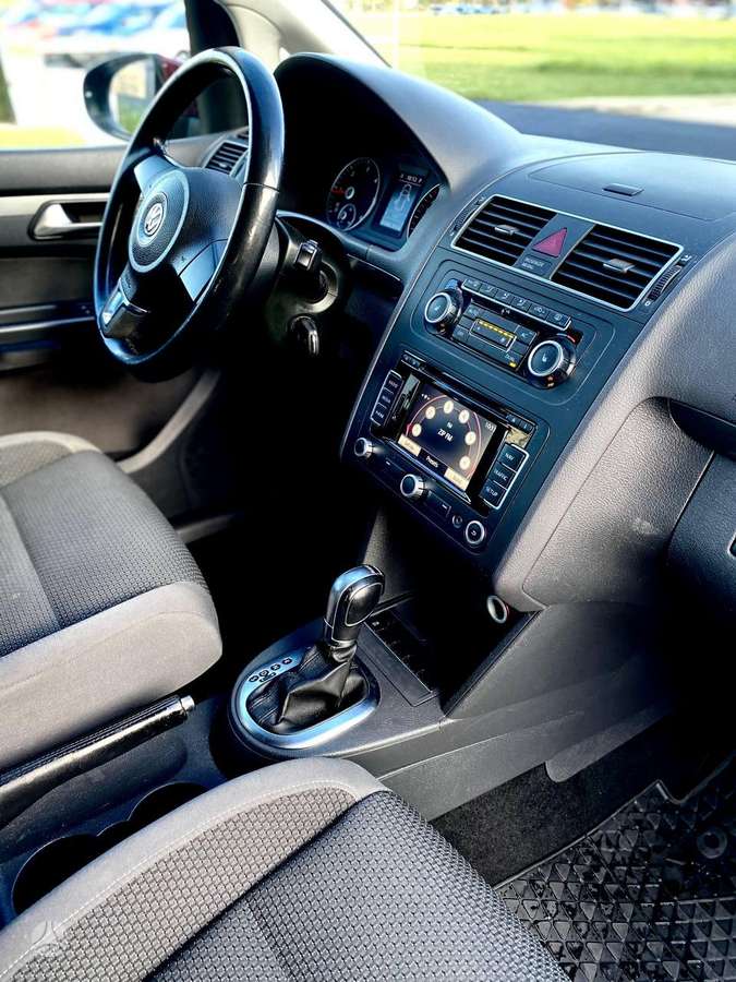 Volkswagen Touran 2010 — photo 10