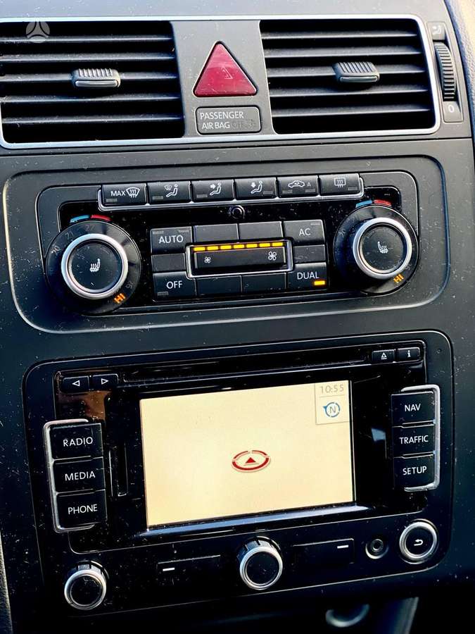 Volkswagen Touran 2010 — photo 11