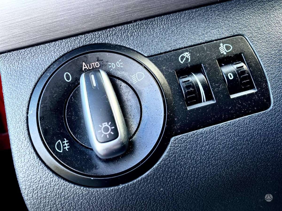Volkswagen Touran 2010 — photo 15