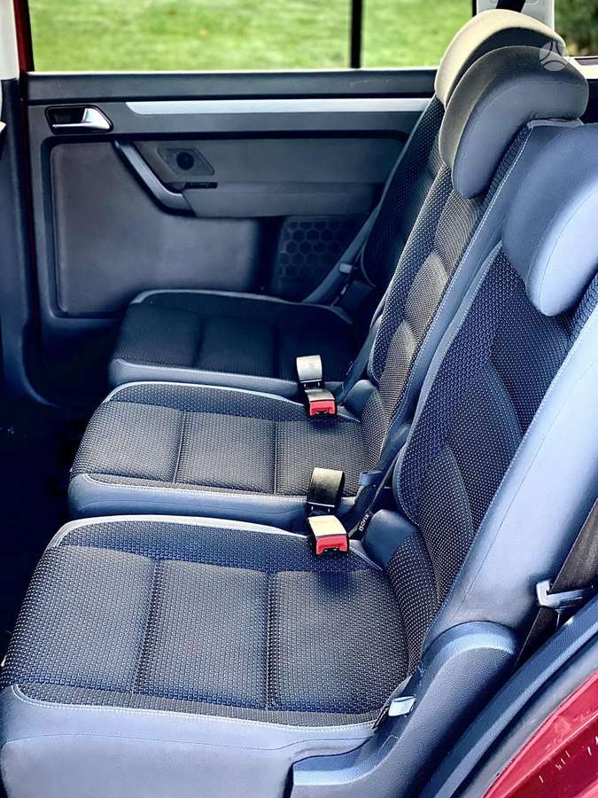 Volkswagen Touran 2010 — photo 18