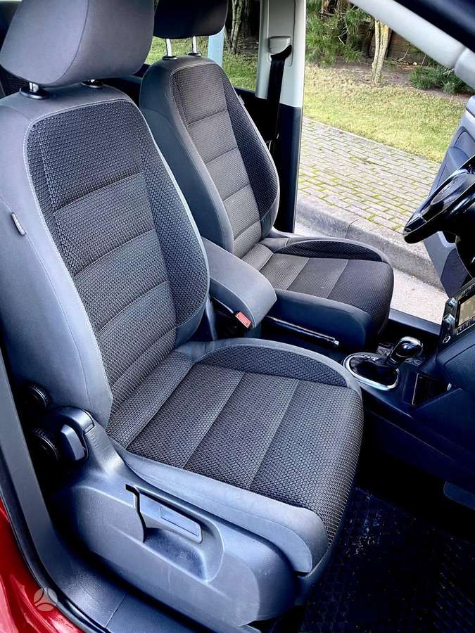 Volkswagen Touran 2010 — photo 19