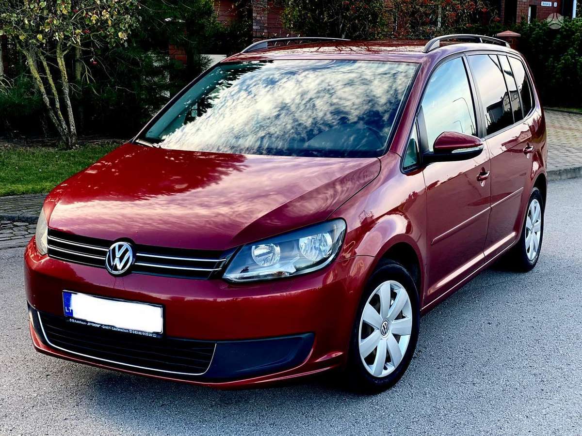 Volkswagen Touran 2010 — rear view