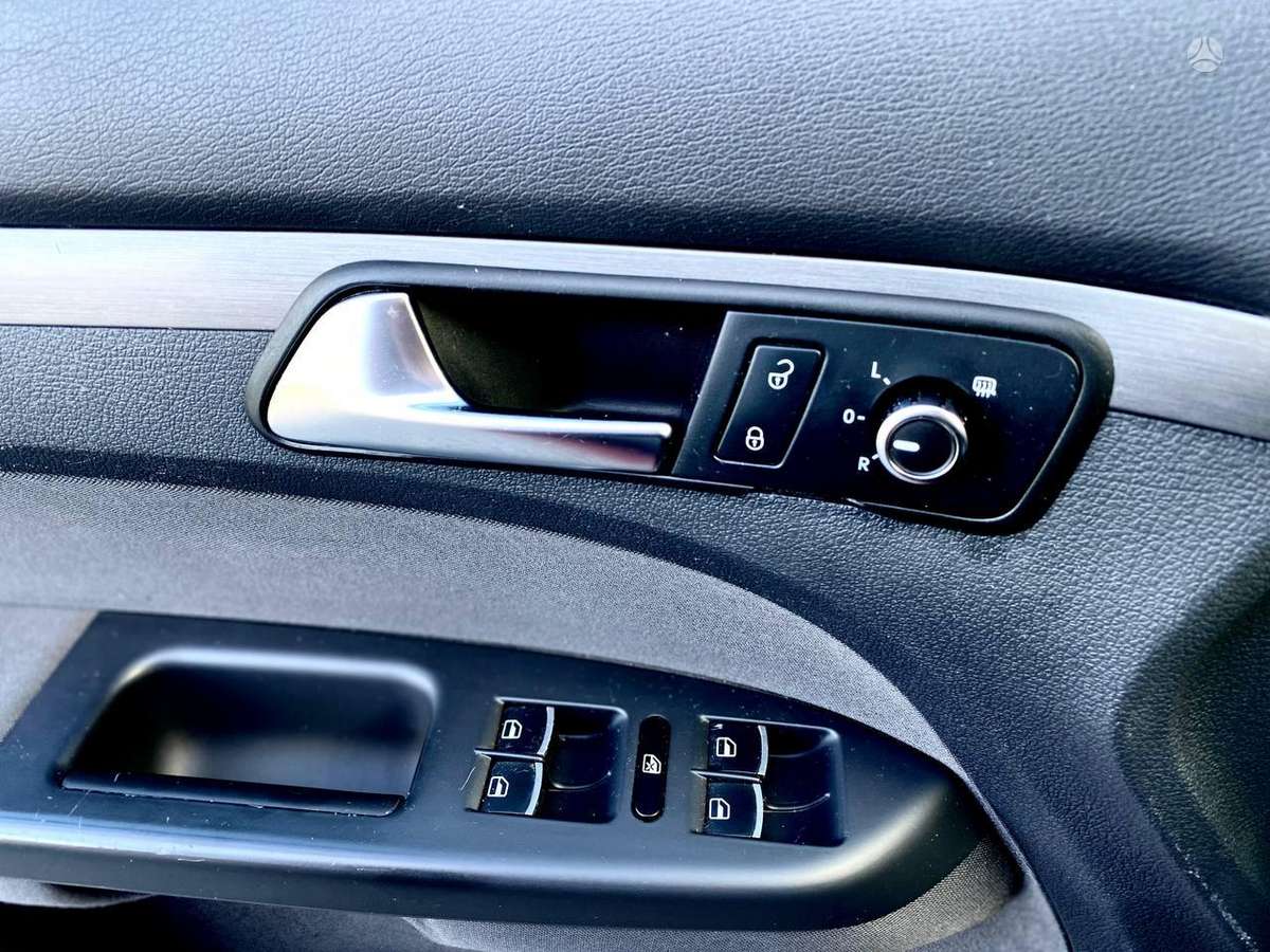 Volkswagen Touran 2010 — photo 23