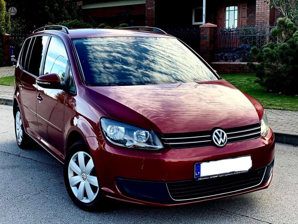 Volkswagen Touran 2010 — interior