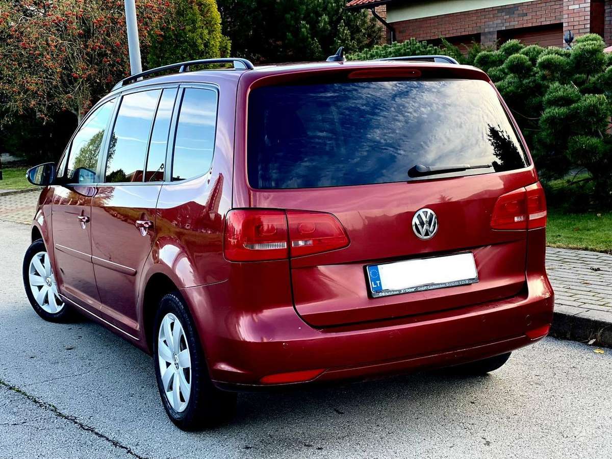 Volkswagen Touran 2010 — photo 8