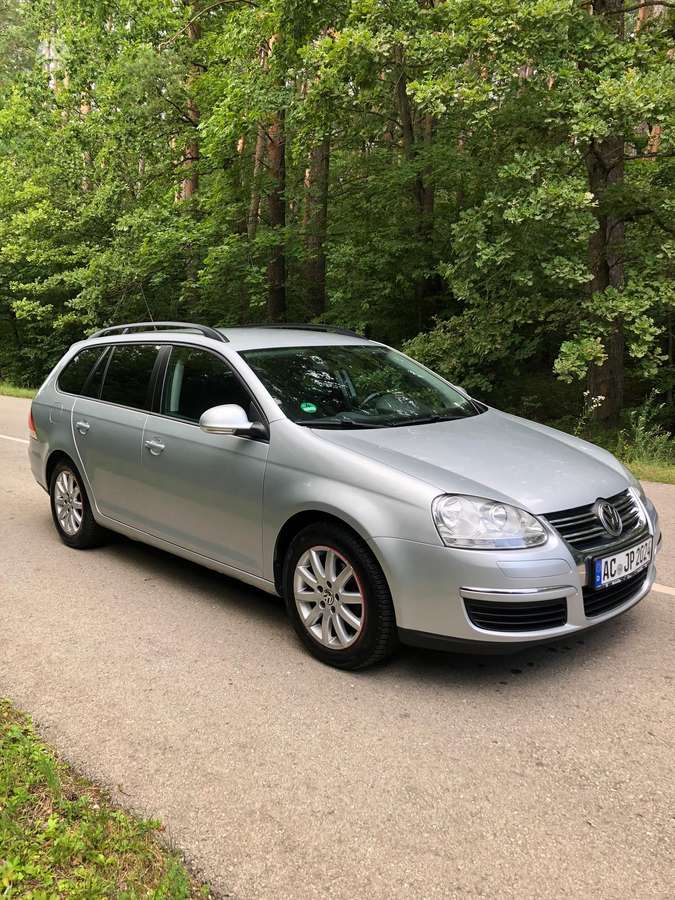 Volkswagen Golf 2009 — салон