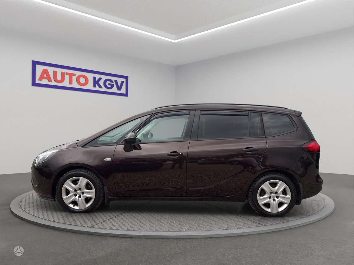 Opel Zafira 2012 — вигляд ззаду
