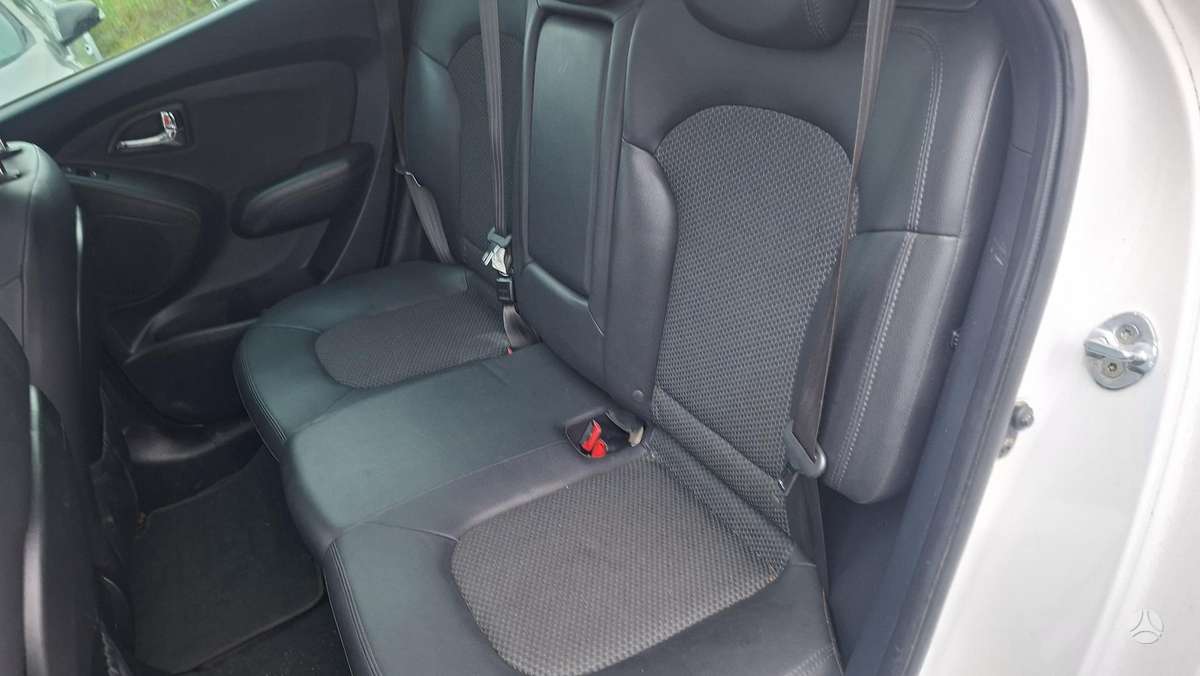 Hyundai ix35 2012 — photo 16