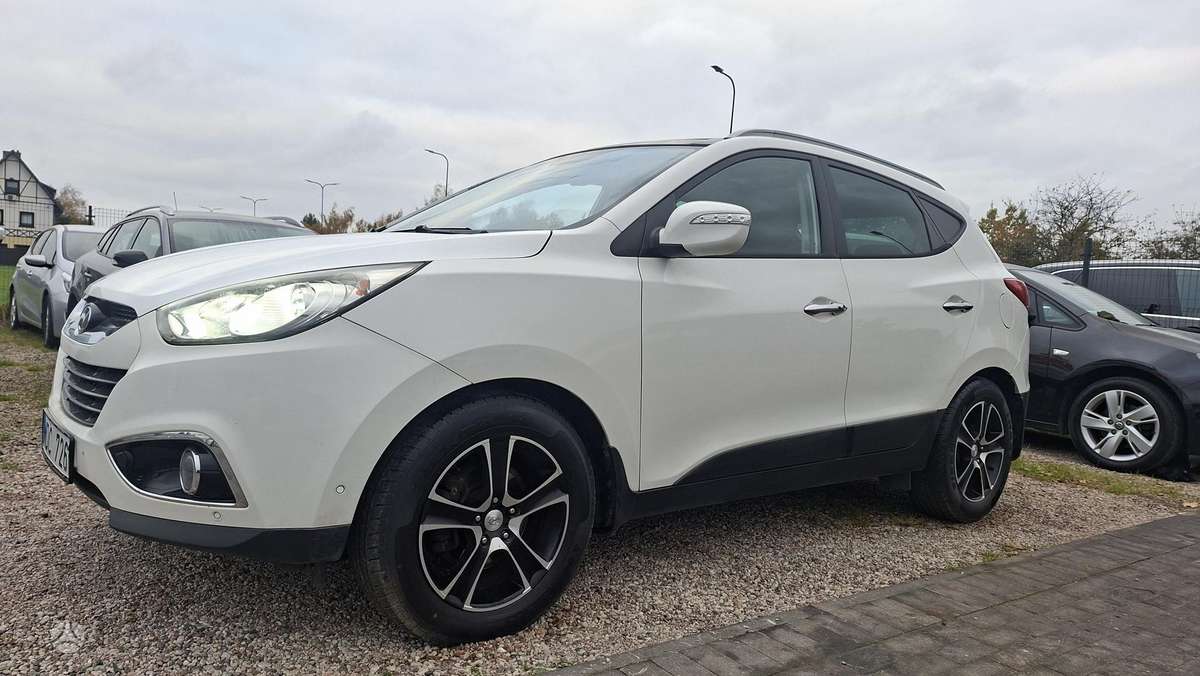 Hyundai ix35 2012 — rear view