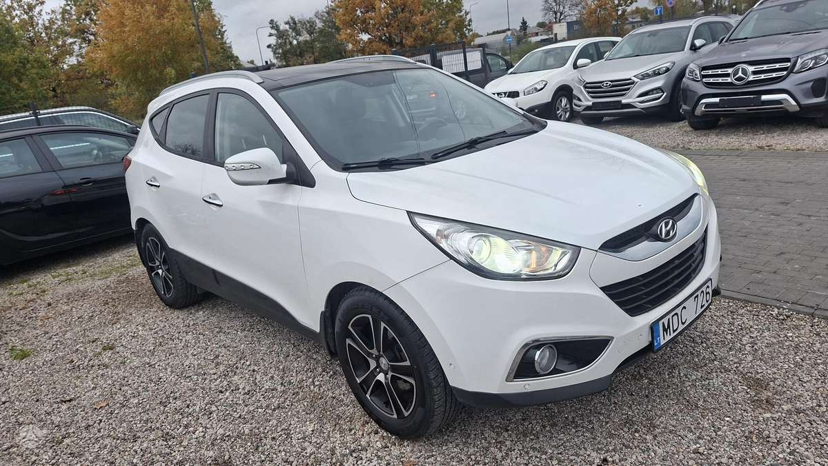 Hyundai ix35 2012 — engine 1995 cm³, 184 HP (135kW)
