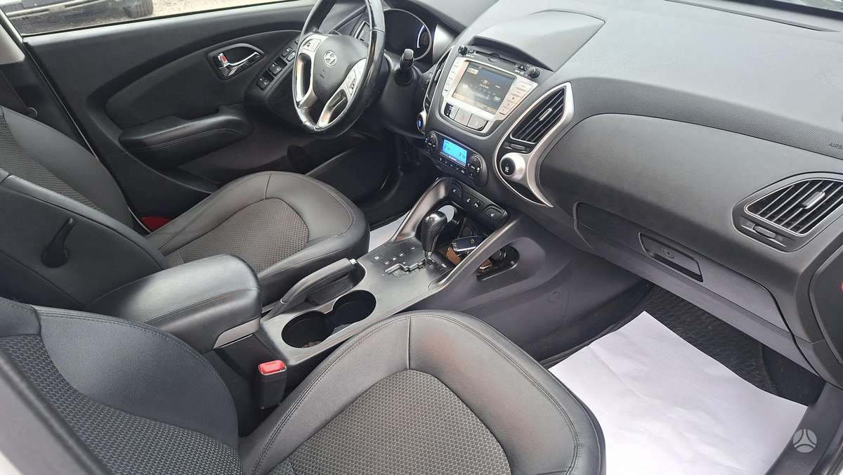 Hyundai ix35 2012 — photo 9