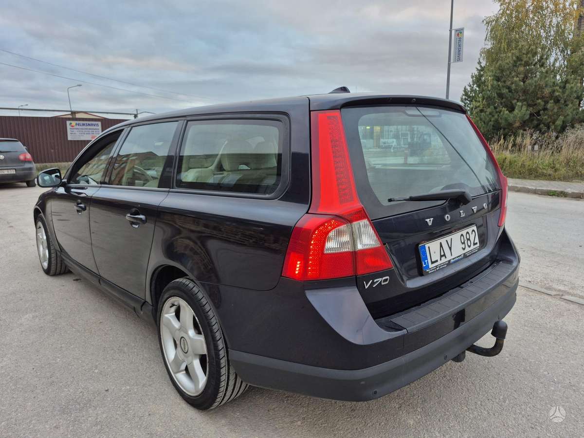 Volvo V70 2009 — салон