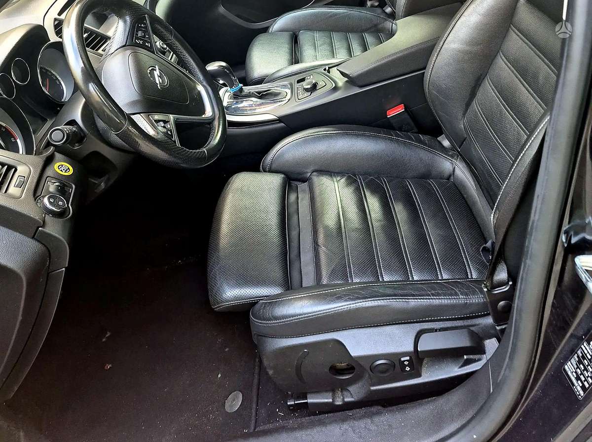 Opel Insignia 2012 — photo 10