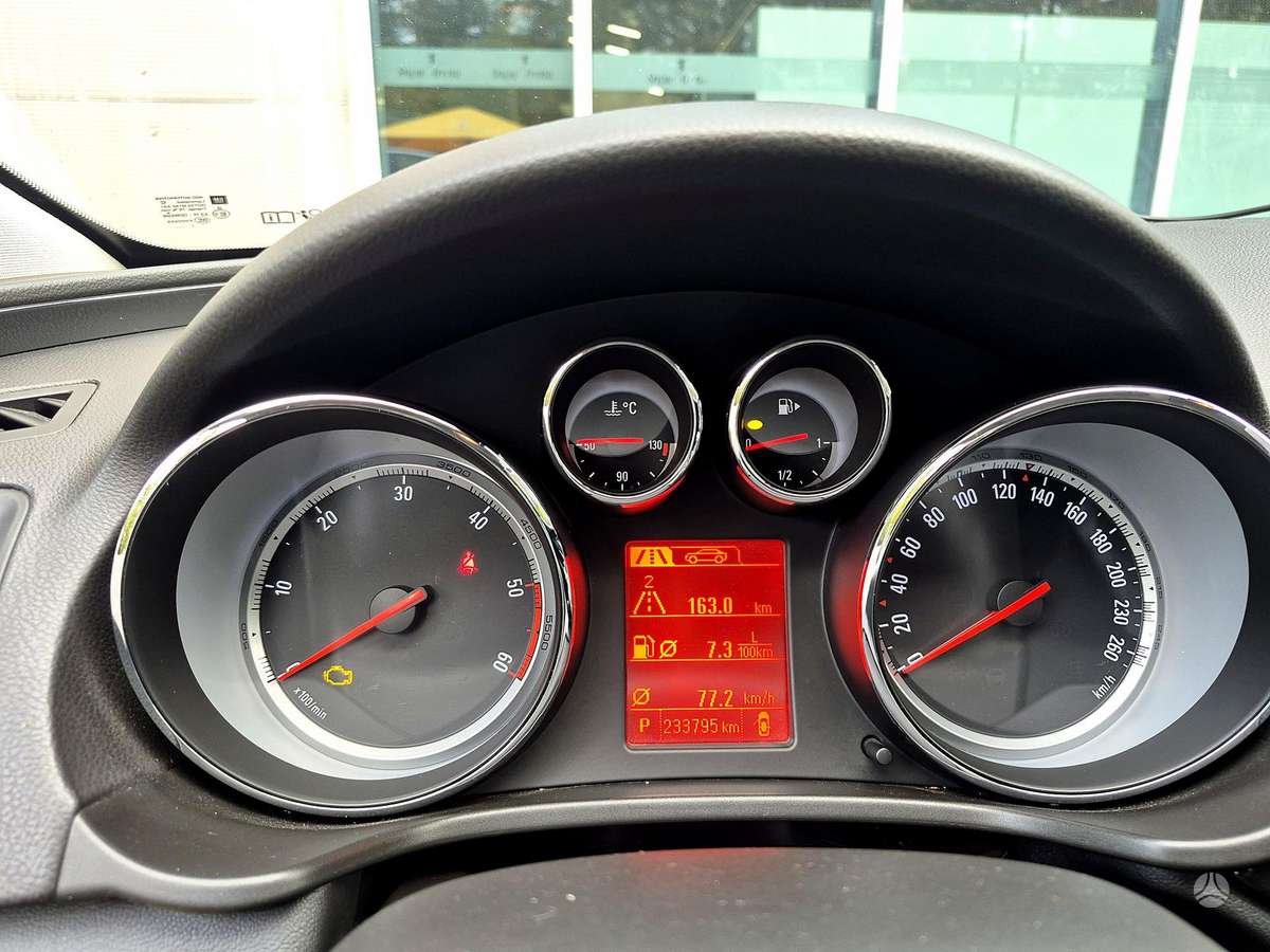 Opel Insignia 2012 — photo 11
