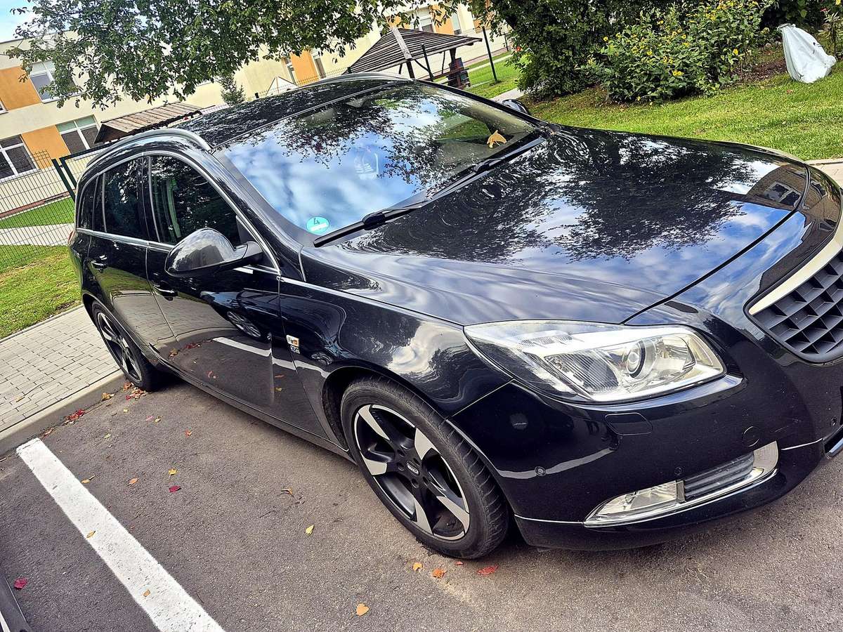 Opel Insignia 2012 — rear view